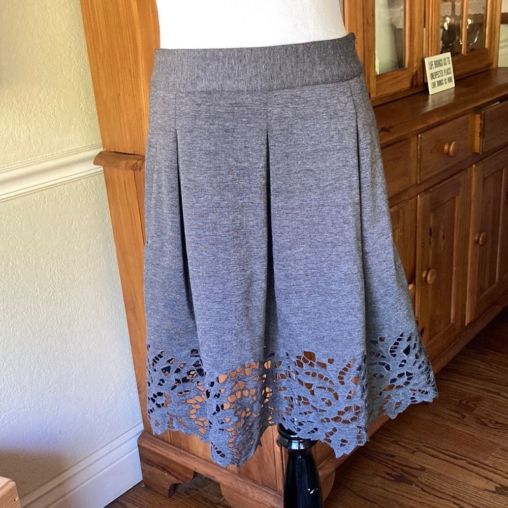 BCBG MAXAZRIA Gray Jersey Knit Pleated Lined Cutout Skirt Sz 2